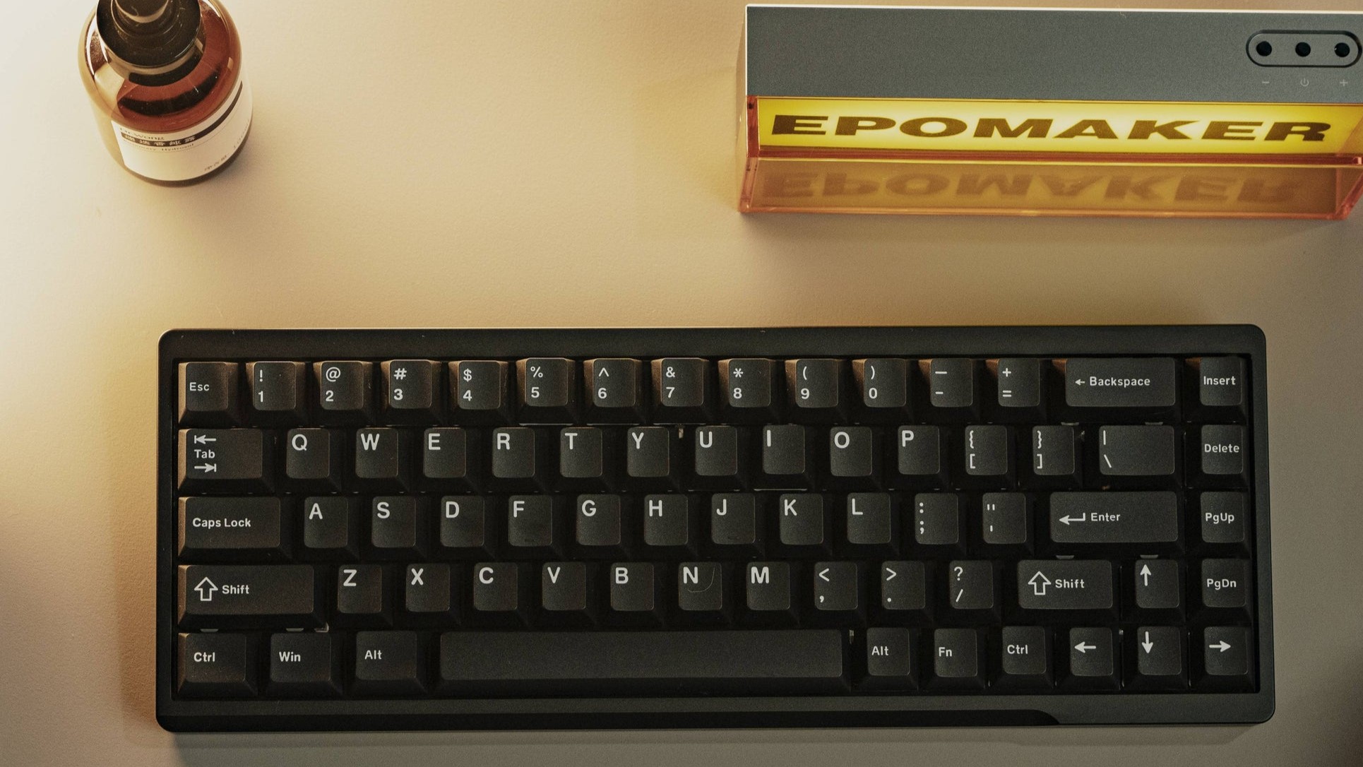 【製品レビュー】「大人向け」ゲーミングキーボード EPOMAKER Magforce 68