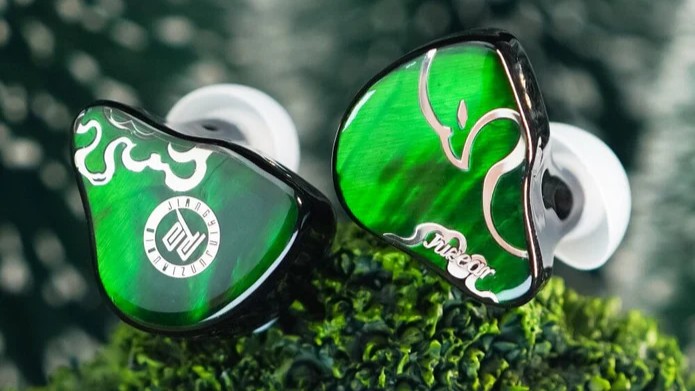 【製品レビュー】「音の王」JUZEAR × Z Reviews Defiant 鳴神 IEM ゲーミングイヤホン