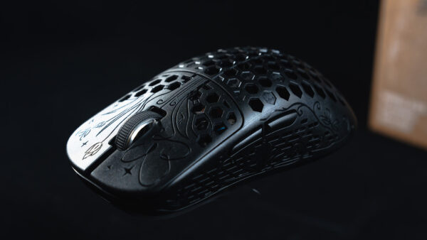 【製品レビュー】UNIUS BLACK LOTUS CARBON 8K ゲーミングマウス