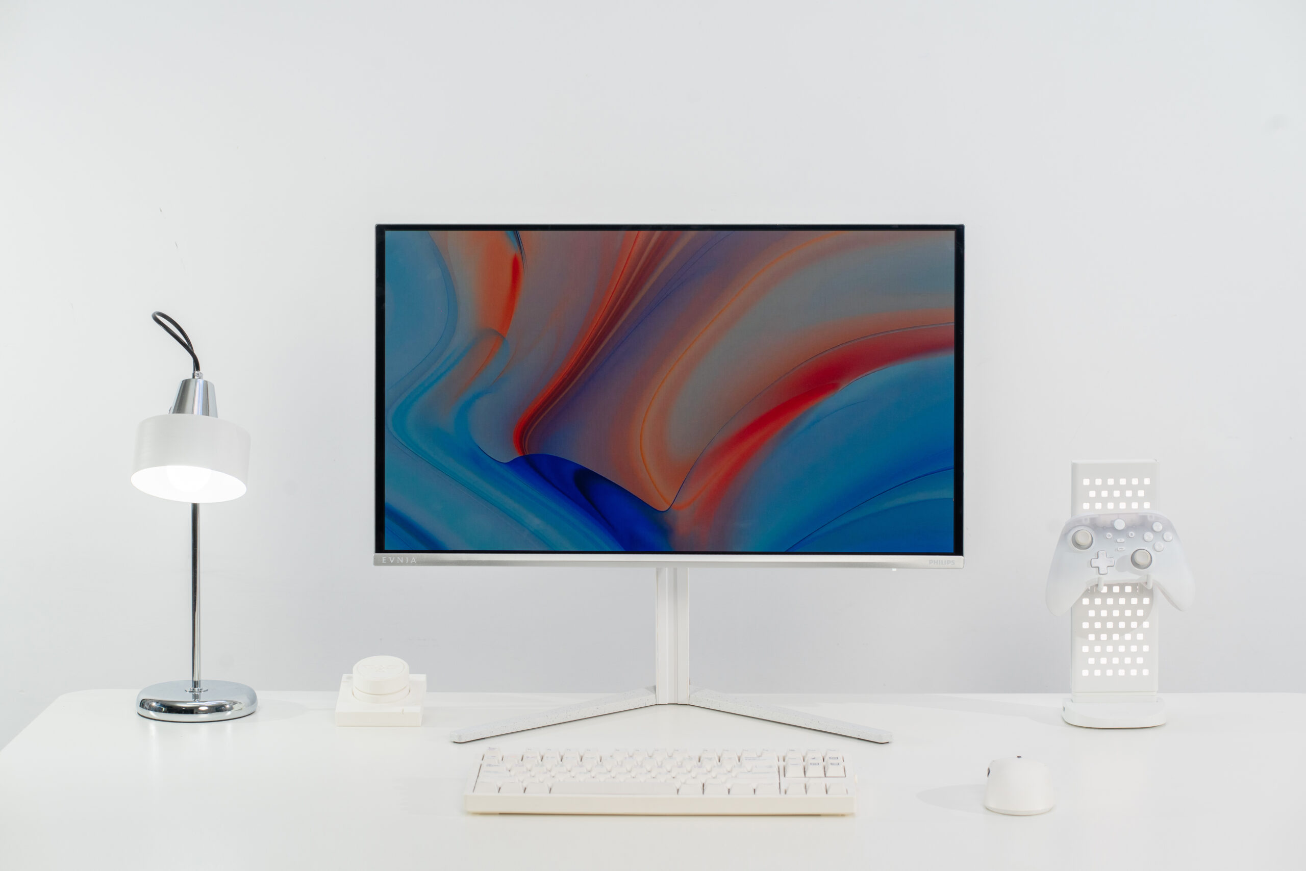 【製品レビュー】Philips Evnia 27M2N6501L QD-OLEDゲーミングモニター ―純黒の没入感と、5年保証という安心